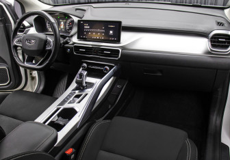 Подержанный автомобиль Geely Coolray 2023 года (11 фото)