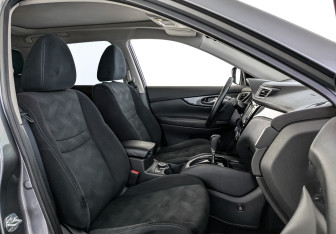 Подержанный автомобиль Nissan X-Trail 2015 года (24 фото)