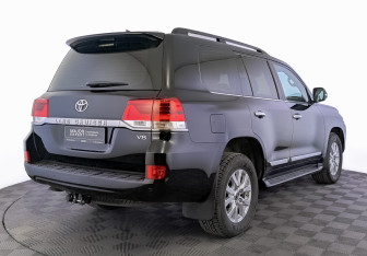 Подержанный автомобиль Toyota Land Cruiser Suv 2018 года (5 фото)