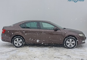 Подержанный автомобиль Skoda Octavia Liftback 2016 года (4 фото)