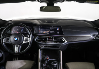 Подержанный автомобиль BMW X6 2021 года (17 фото)