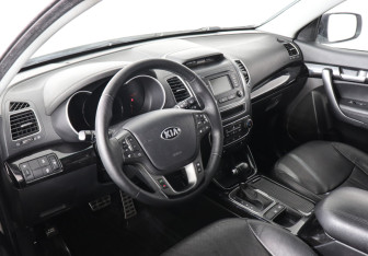 Подержанный автомобиль Kia Sorento 2014 года (9 фото)