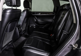 Подержанный автомобиль Volkswagen Touareg 2011 года (12 фото)