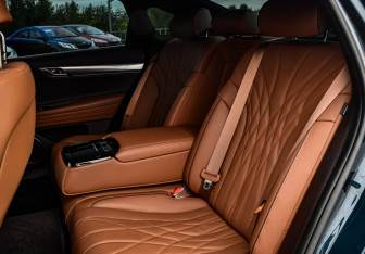 Подержанный автомобиль Genesis G80 2021 года (14 фото)