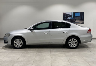 Подержанный автомобиль Volkswagen Passat Sedan 2011 года (8 фото)