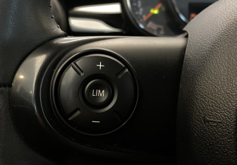 Подержанный автомобиль MINI Hatch 2019 года (15 фото)