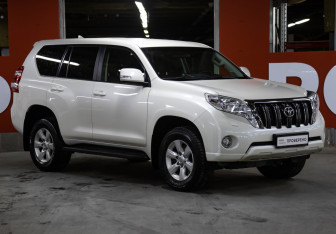 Подержанный автомобиль Toyota Land Cruiser Prado 2017 года (3 фото)