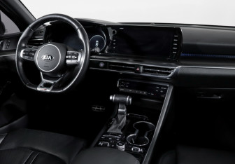 Подержанный автомобиль Kia K5 2021 года (12 фото)