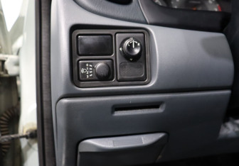 Подержанный автомобиль Nissan Almera Classic 2007 года (16 фото)