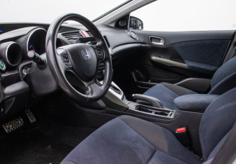 Подержанный автомобиль Honda Civic Hatchback 2012 года (9 фото)