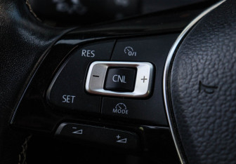 Подержанный автомобиль Volkswagen Golf Hatchback 2014 года (20 фото)