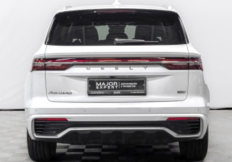 Подержанный автомобиль Geely Monjaro 2023 года (6 фото)