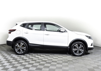 Подержанный автомобиль Nissan Qashqai 2021 года (4 фото)