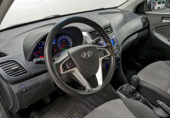 Подержанный автомобиль Hyundai Solaris Hatchback 2012 года (12 фото)