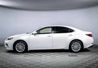 Подержанный автомобиль Lexus ES 2015 года (8 фото)
