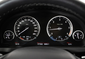 Подержанный автомобиль BMW X6 2015 года (12 фото)