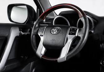 Подержанный автомобиль Toyota Land Cruiser Prado 2014 года (13 фото)