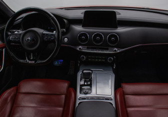 Подержанный автомобиль Kia Stinger 2019 года (13 фото)