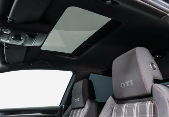 Подержанный автомобиль Volkswagen Golf GTI Hatchback 2012 года (10 фото)