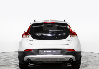 Подержанный автомобиль Volvo V40 Cross Country 2018 года (6 фото)