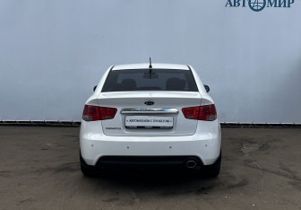 Подержанный автомобиль Kia Cerato Sedan 2011 года (6 фото)