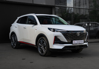 Подержанный автомобиль Changan UNI-S 2024 года (3 фото)