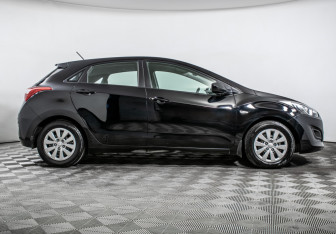 Подержанный автомобиль Hyundai i30 Hatchback 2015 года (4 фото)