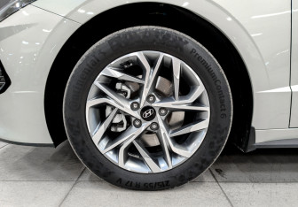 Подержанный автомобиль Hyundai Sonata 2022 года (17 фото)