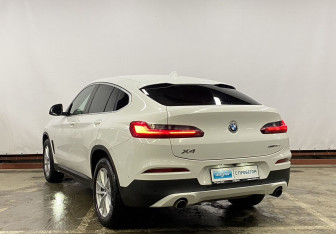 Подержанный автомобиль BMW X4 2019 года (7 фото)