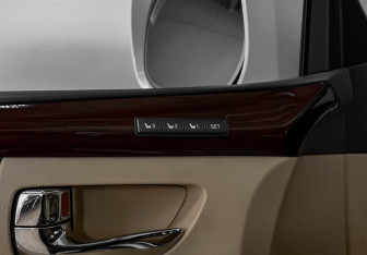 Подержанный автомобиль Lexus LX 2014 года (21 фото)