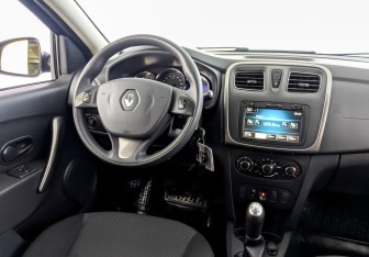 Подержанный автомобиль Renault Sandero 2014 года (26 фото)