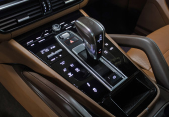 Подержанный автомобиль Porsche Cayenne 2021 года (18 фото)