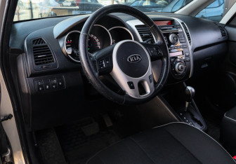 Подержанный автомобиль Kia Venga 2012 года (12 фото)