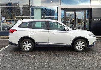 Подержанный автомобиль Mitsubishi Outlander 2017 года (4 фото)