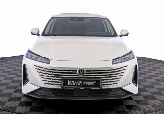 Подержанный автомобиль Changan Lamore 2023 года (2 фото)