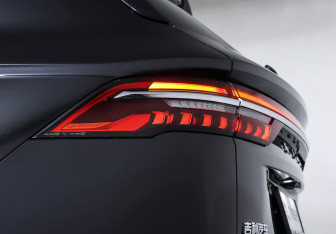 Подержанный автомобиль Geely Monjaro 2023 года (24 фото)