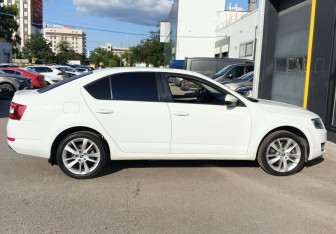 Подержанный автомобиль Skoda Octavia Liftback 2016 года (4 фото)
