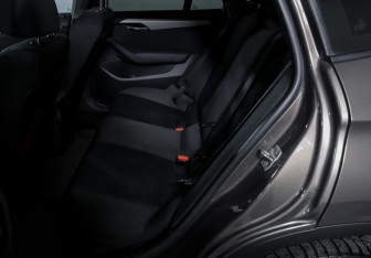 Подержанный автомобиль BMW X1 2012 года (10 фото)