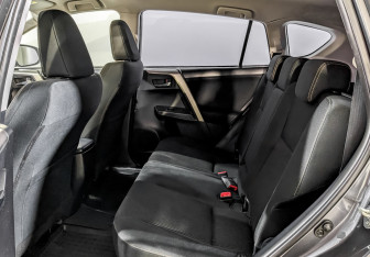 Подержанный автомобиль Toyota RAV4 2014 года (12 фото)