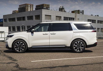 Подержанный автомобиль Kia Carnival 2020 года (9 фото)