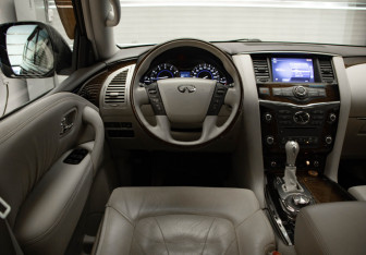 Подержанный автомобиль Infiniti QX56 2012 года (9 фото)