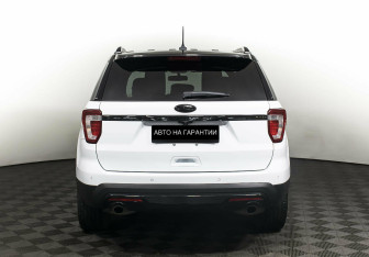 Подержанный автомобиль Ford Explorer 2017 года (6 фото)
