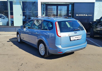 Подержанный автомобиль Ford Focus Wagon 2010 года (7 фото)