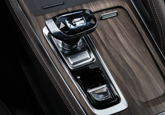 Подержанный автомобиль Geely Monjaro 2026 года (23 фото)