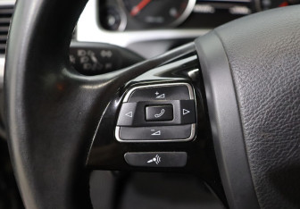 Подержанный автомобиль Volkswagen Touareg 2013 года (16 фото)