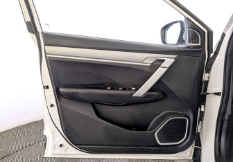 Подержанный автомобиль Geely Coolray 2023 года (19 фото)