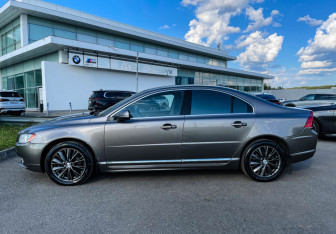 Подержанный автомобиль Volvo S80 2011 года (8 фото)