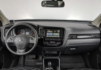 Подержанный автомобиль Mitsubishi Outlander 2022 года (14 фото)