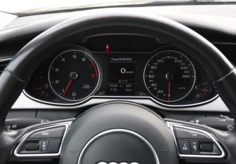 Подержанный автомобиль Audi A4 Sedan 2013 года (11 фото)