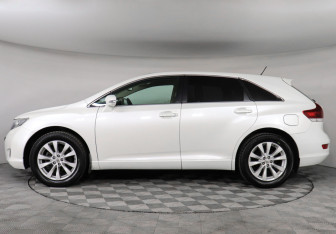 Подержанный автомобиль Toyota Venza 2013 года (8 фото)